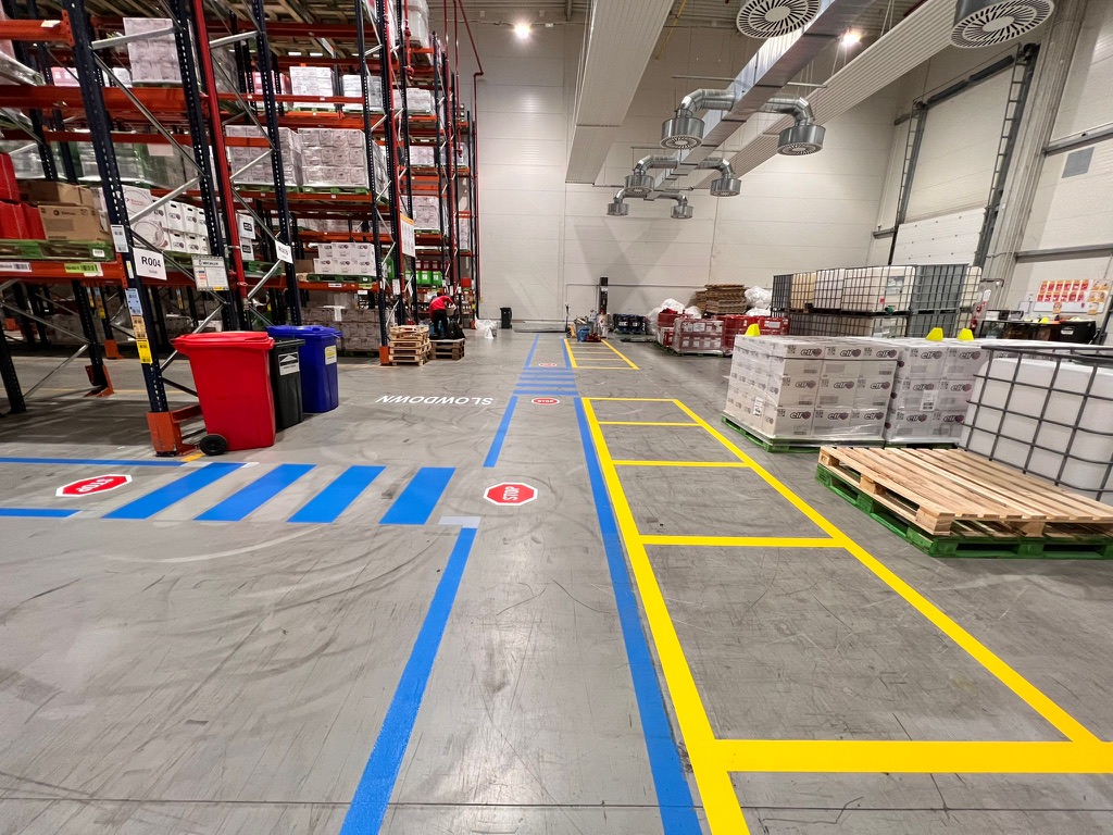Service für Markierungen und Industrieböden im laufenden Betrieb